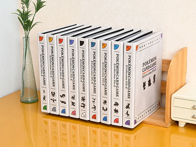 Pokémon TCG Premium Collection File binders met genummerde Pokédex-slots per generatie